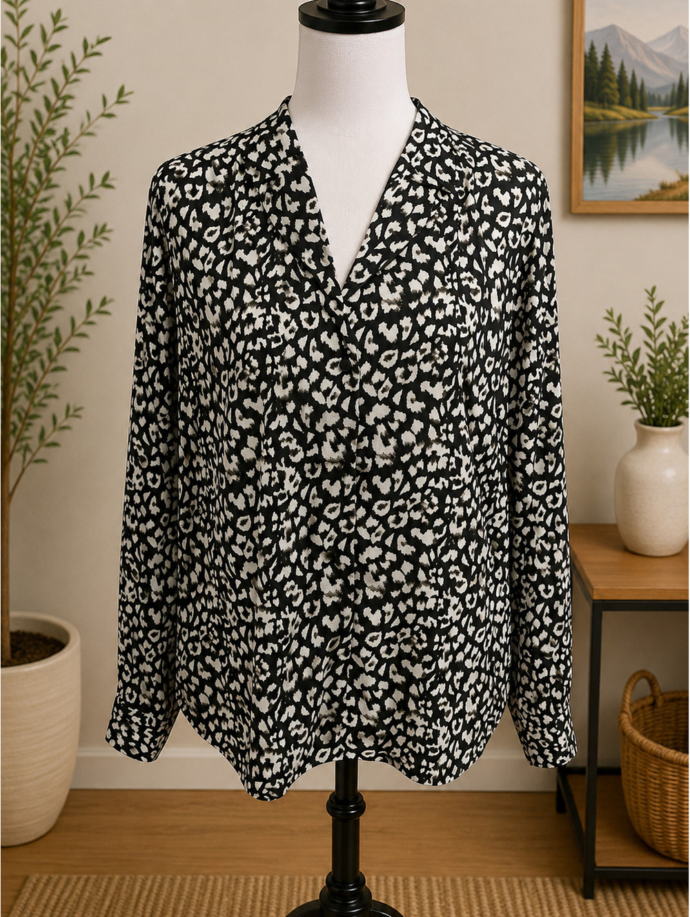 Size Medium Banana Republic Black & White Animal Print Blouse NWT